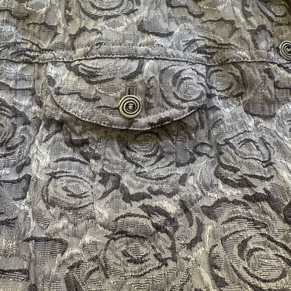 Chico’s Gray Silver Rose Embossed Pattern Button Front Jacket sz 3/ XL - Picture 7 of 9